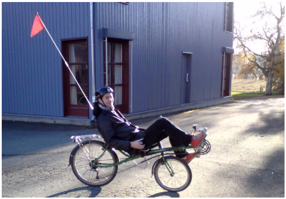 Arne på liggesykkel