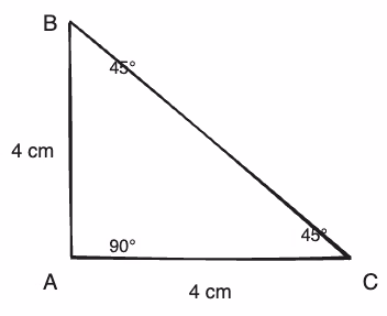 Likebeint rettvinklet trekant ABC med rett vinkel i A og kateter AB = AC = 4 cm